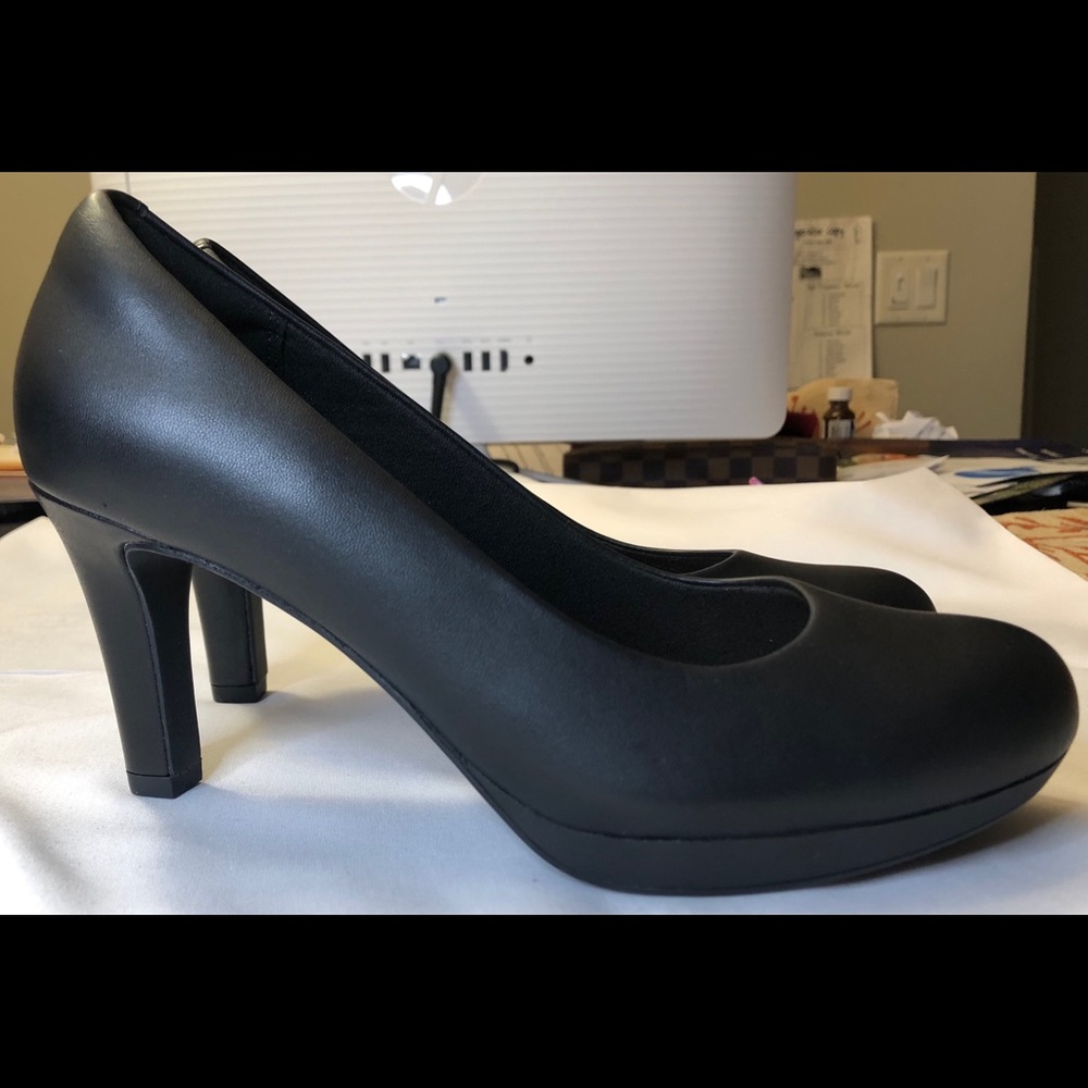 Clark’s Adriel Platform Pumps in Black
